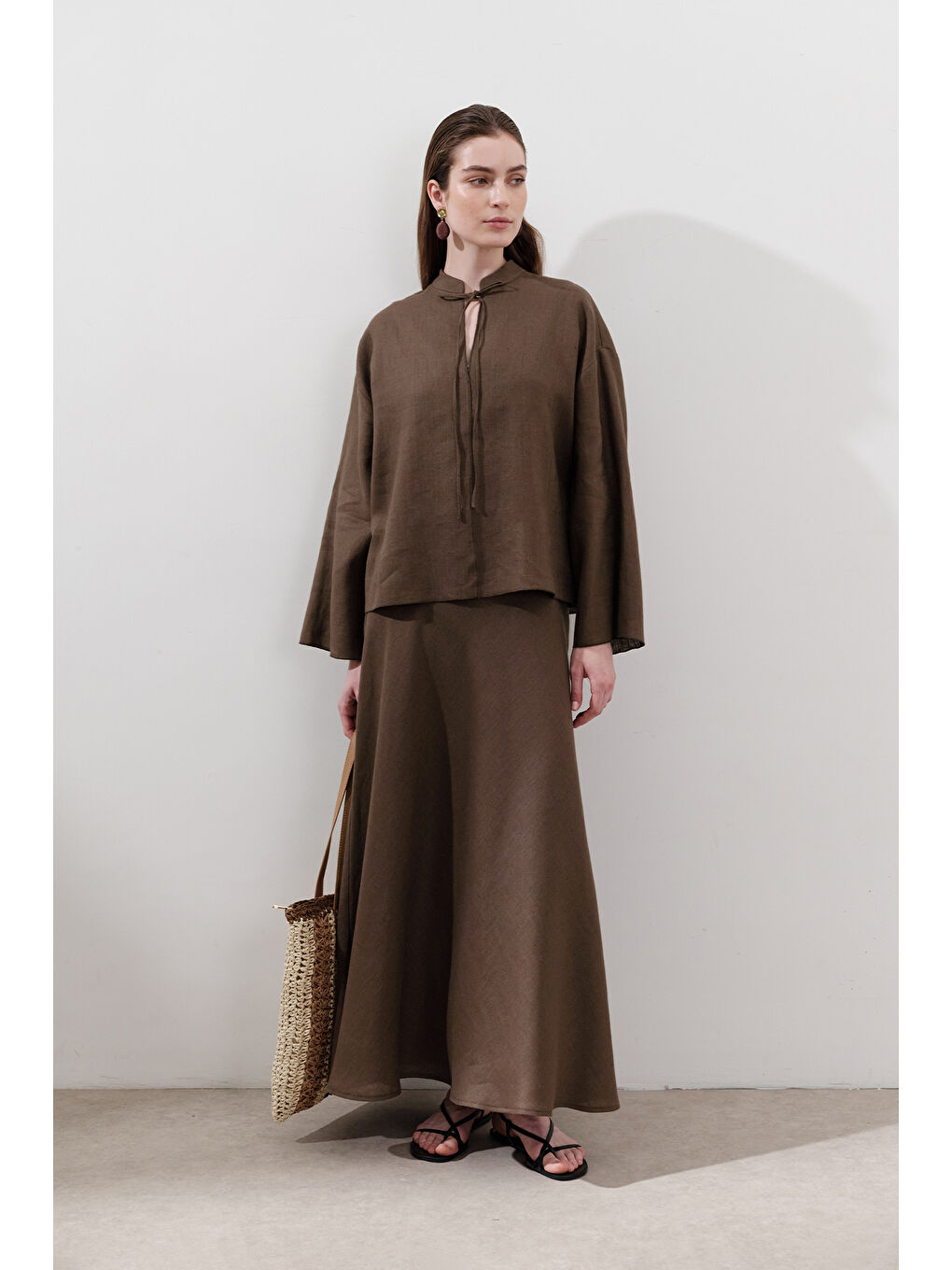 Kahverengi Keten Bağlamalı Bluz Tozlu Kahve-3