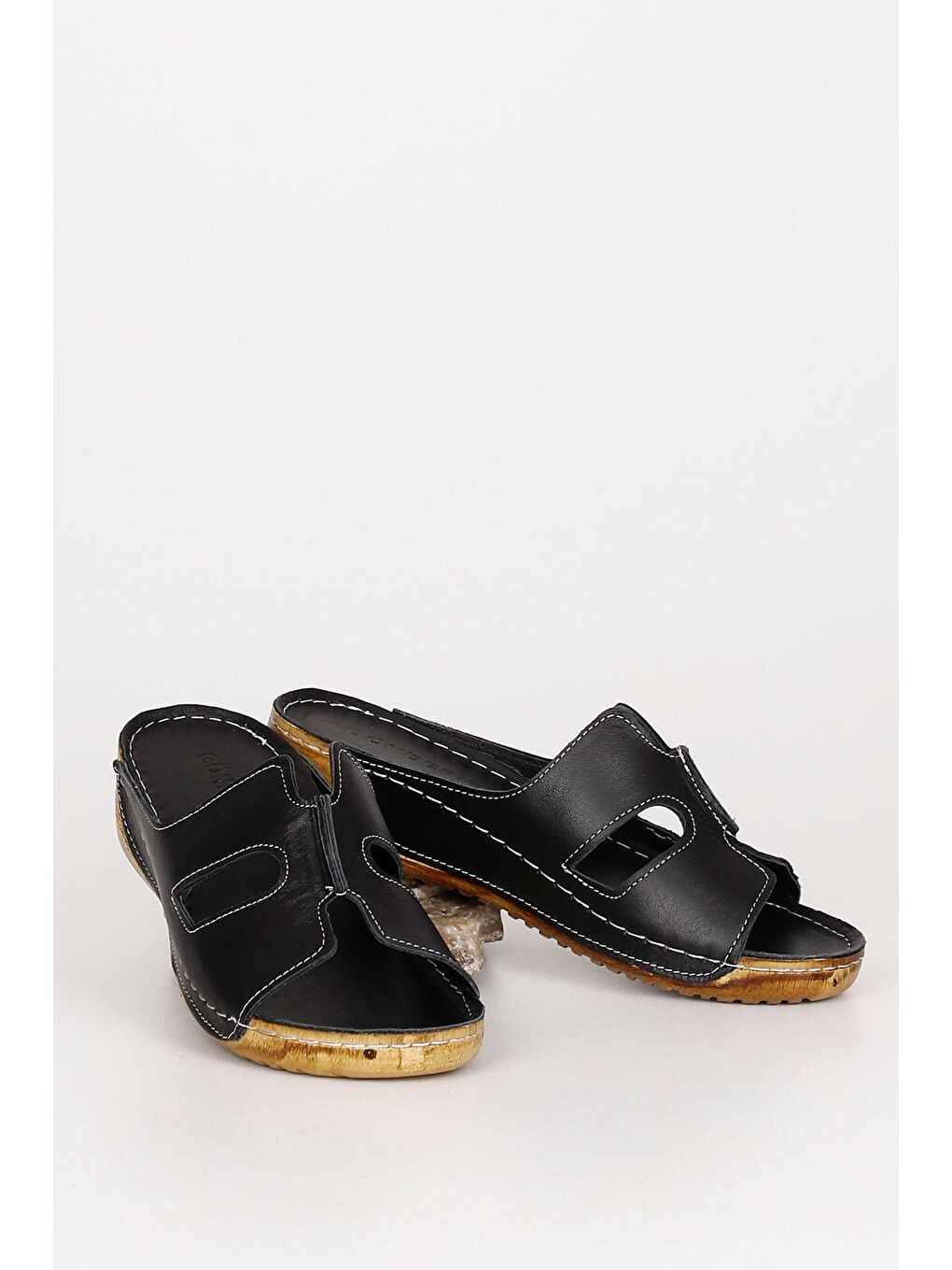 Siyah Hakiki Dolgu Tabanlı Deri Kadın Terlik 42615