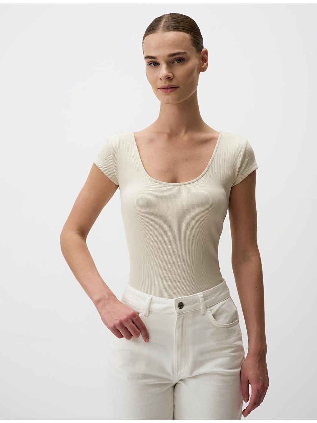 Bej Taş Dar Kesim Kısa Kollu U Yaka Basic Bluz-2