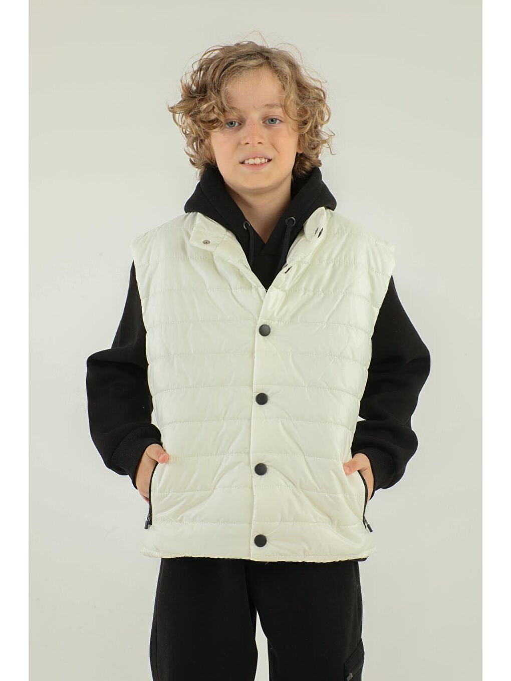 Ekru Dik Yaka Fermuar Çift Cep Detaylı Erkek Çocuk Şişme Yelek-1