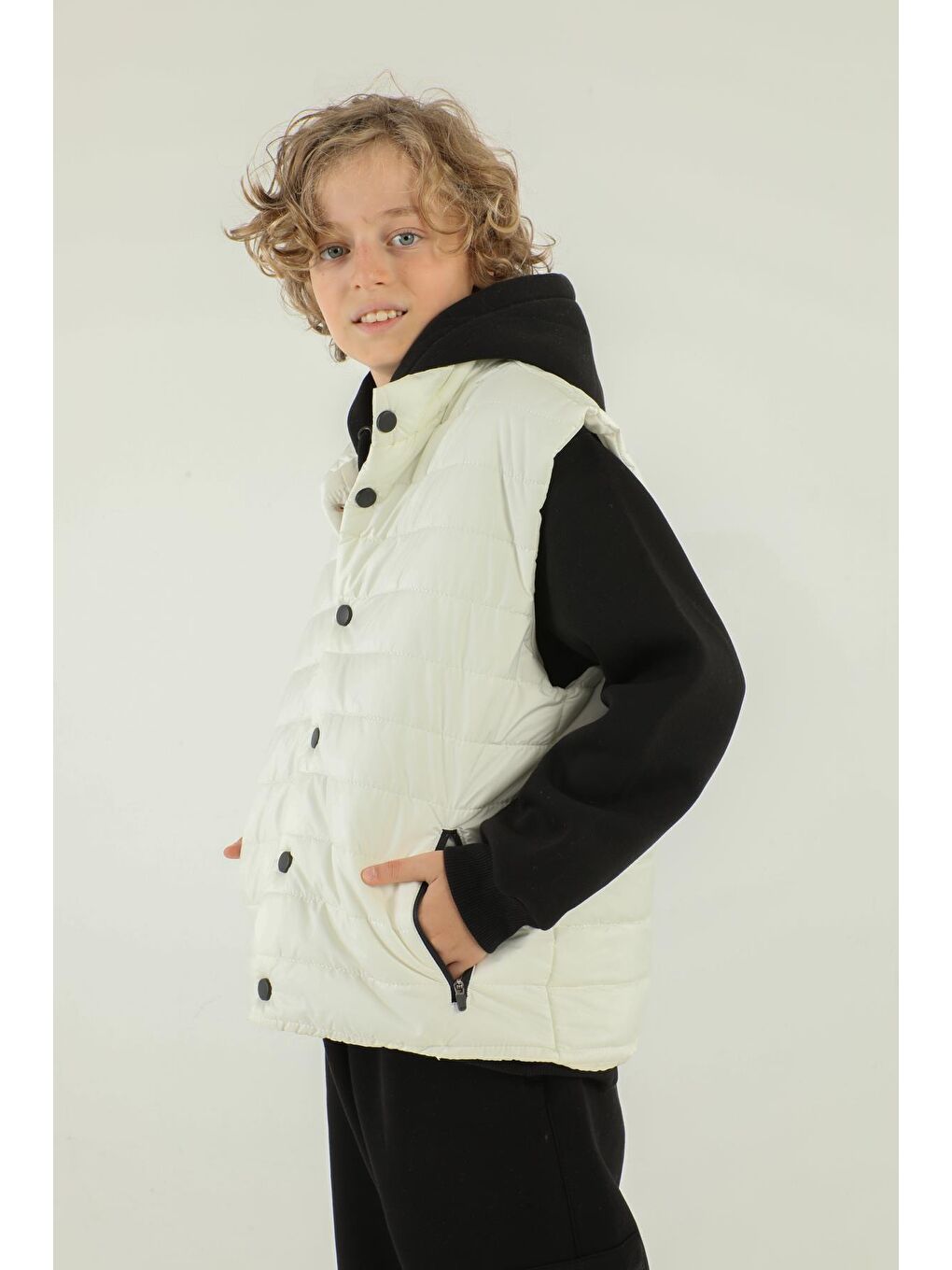 Ekru Dik Yaka Fermuar Çift Cep Detaylı Erkek Çocuk Şişme Yelek-2