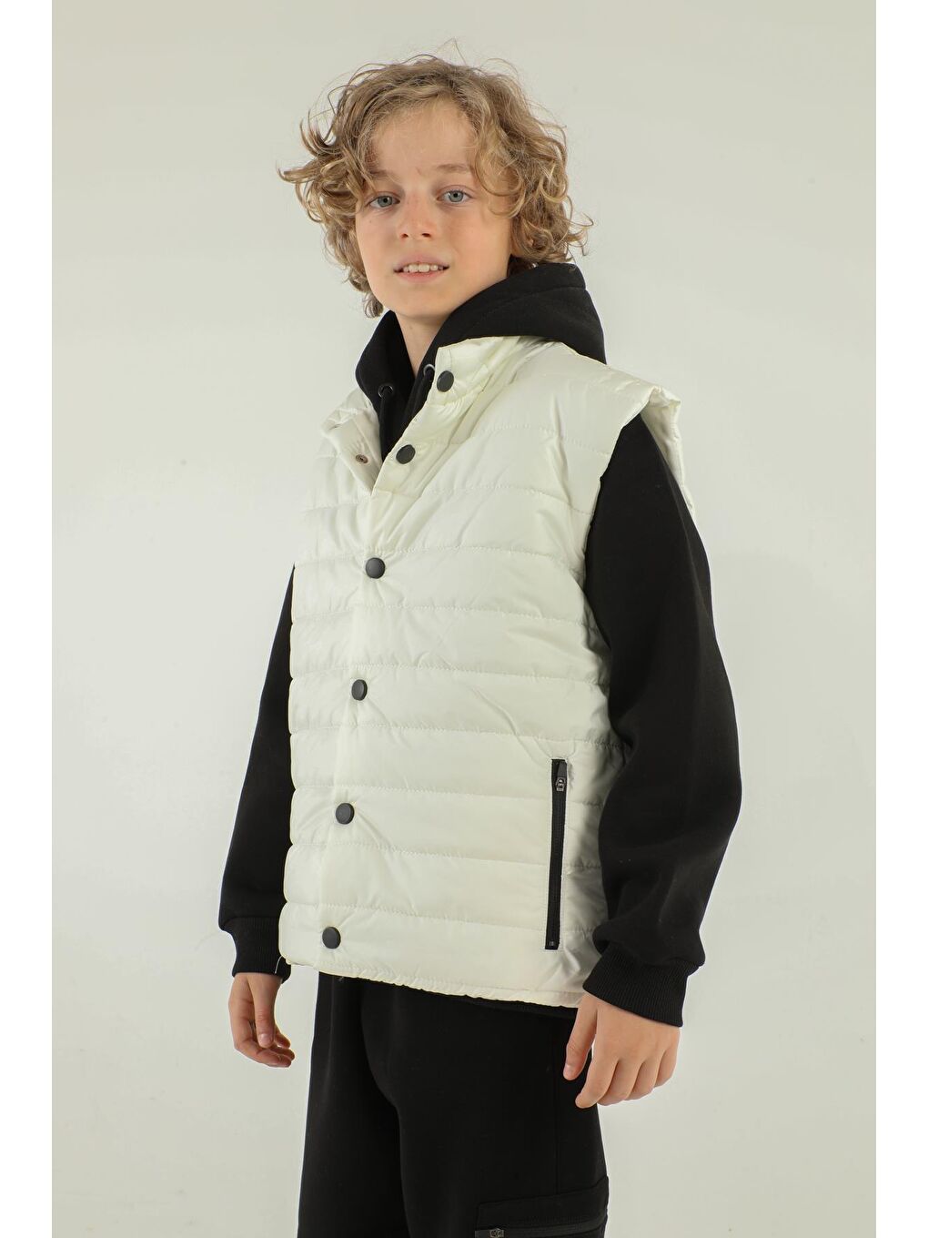 Ekru Dik Yaka Fermuar Çift Cep Detaylı Erkek Çocuk Şişme Yelek-3