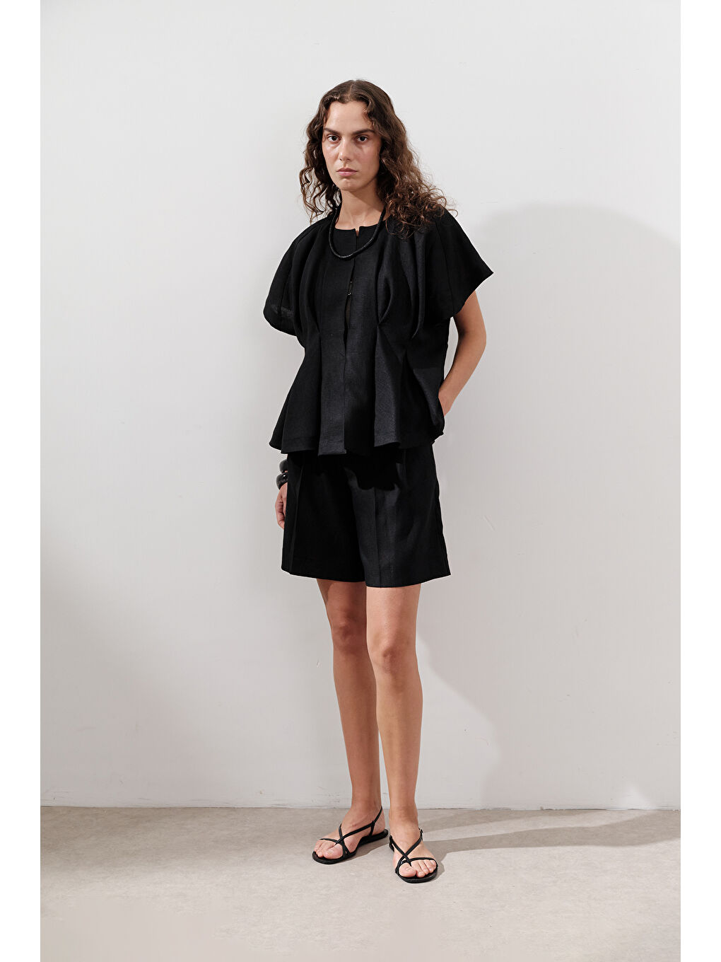 Keten Pileli Bermuda Şort Siyah-2