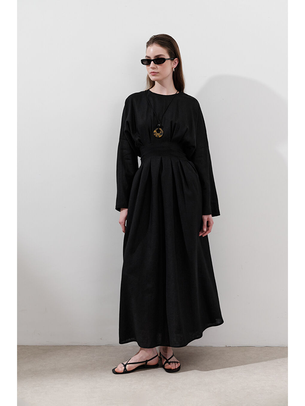 Keten Pile Detaylı Elbise Siyah-5