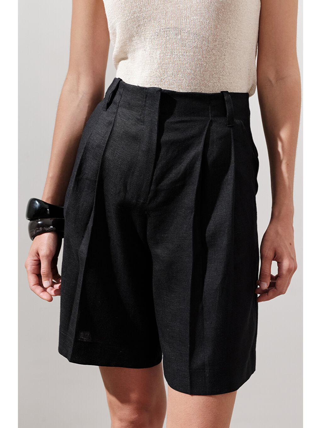 Keten Pileli Bermuda Şort Siyah-6