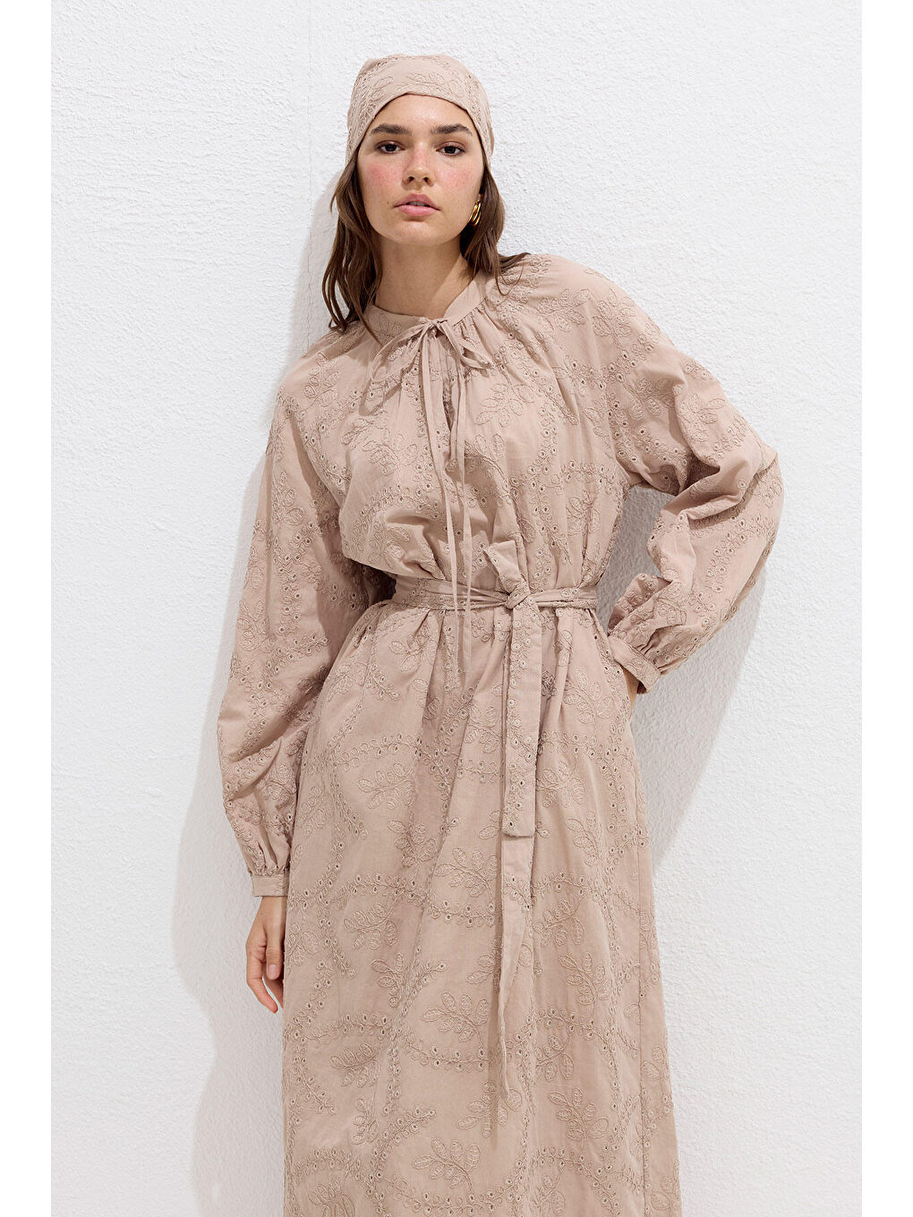 Astarlı Brode Elbise Bej