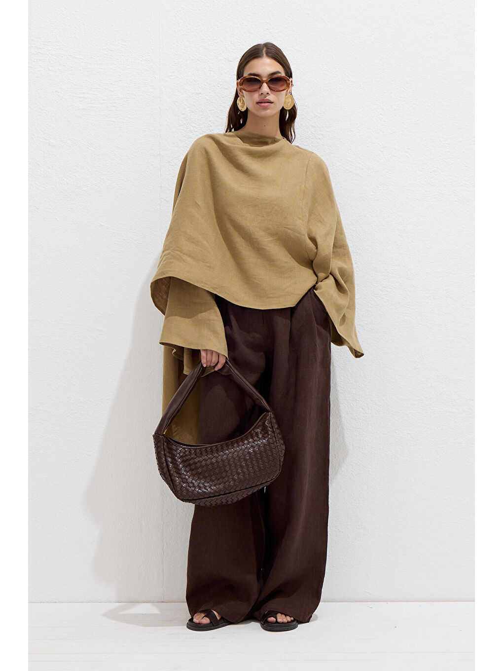 Bej Asimetrik Keten Pelerin Bluz Sahra-1