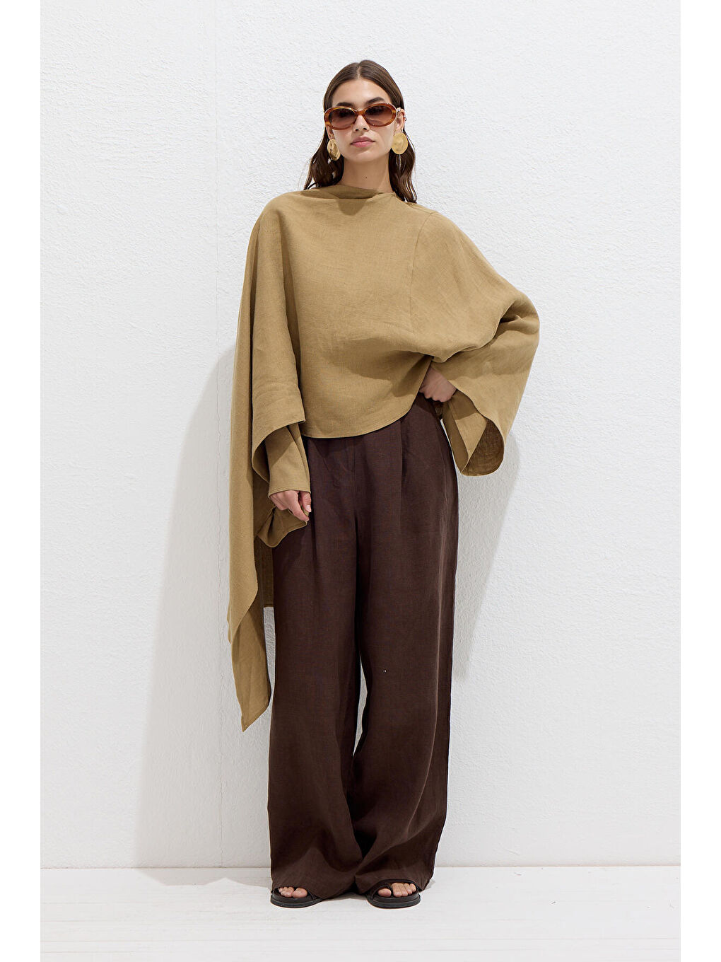 Bej Asimetrik Keten Pelerin Bluz Sahra-2