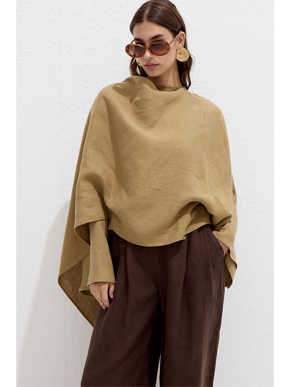 Bej Asimetrik Keten Pelerin Bluz Sahra-3