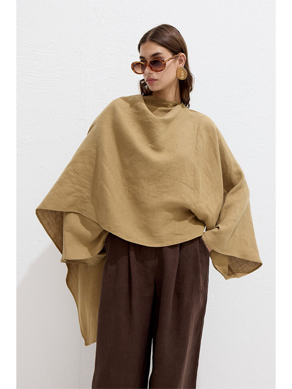 Bej Asimetrik Keten Pelerin Bluz Sahra-4