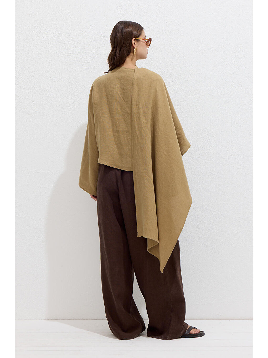 Bej Asimetrik Keten Pelerin Bluz Sahra-5