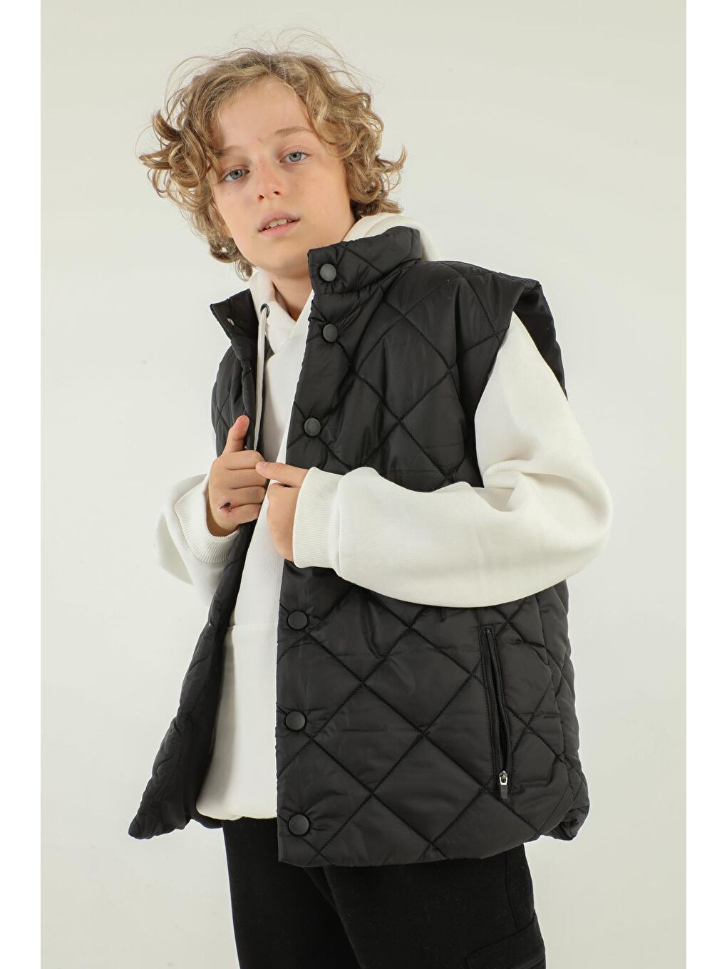 Siyah Dik Yaka Düğme Detaylı Erkek Çocuk Yelek-1