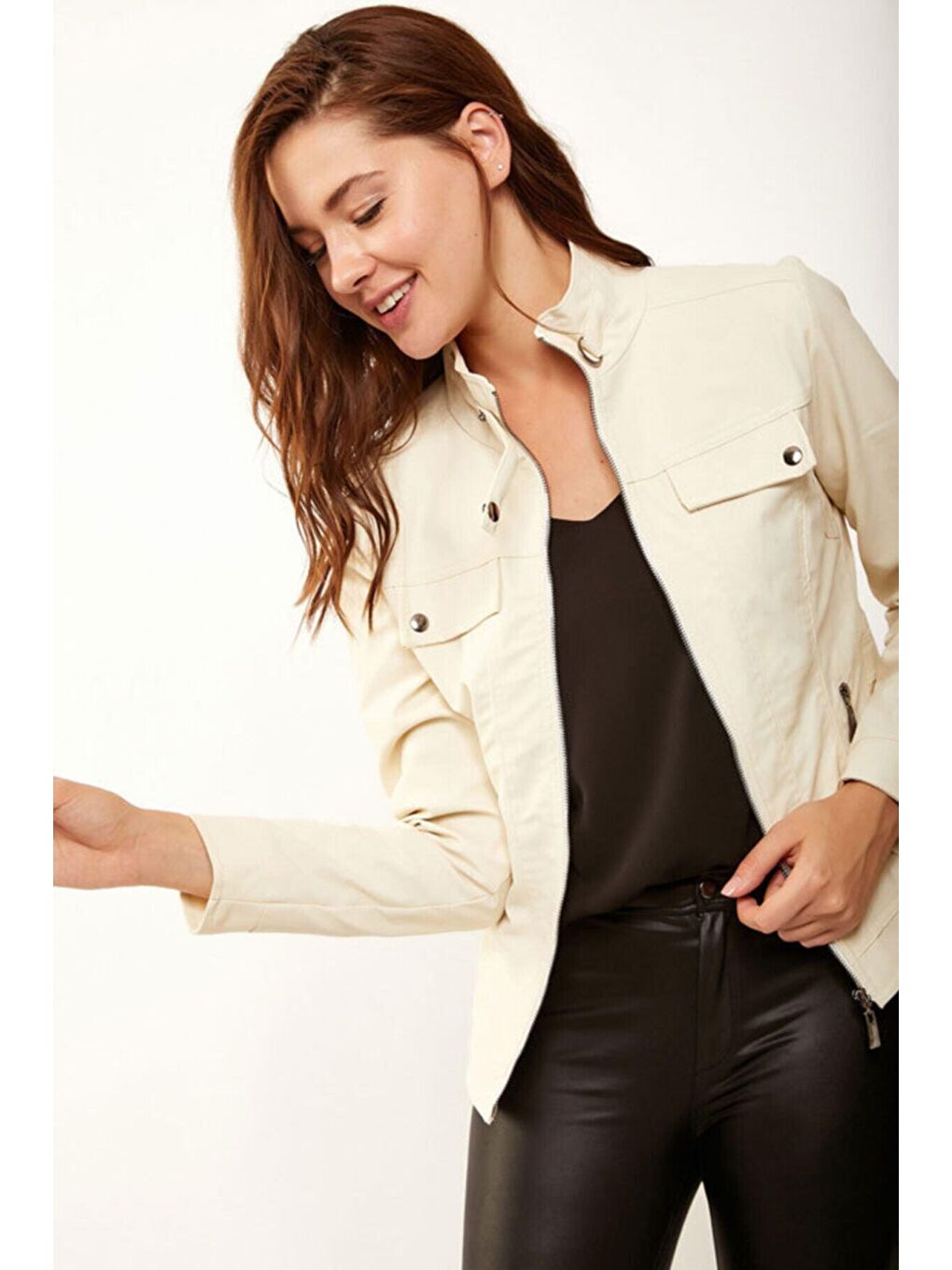 Kadın Ekru Dik Yaka Suni Deri Ceket HZL22W-BD110241-1