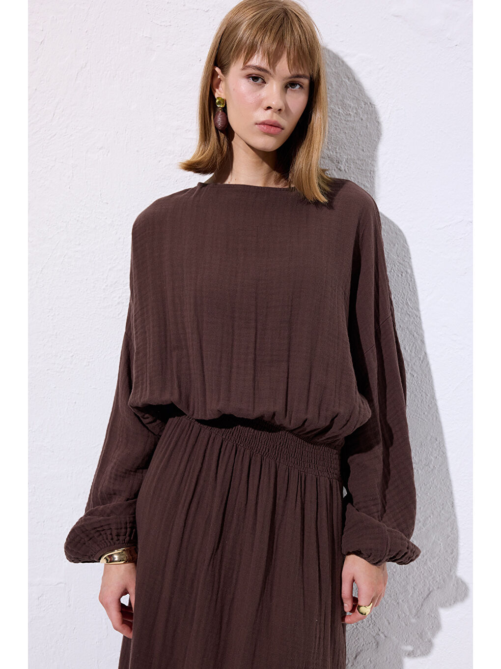 Müslin Beli Büzgülü Elbise Kahverengi