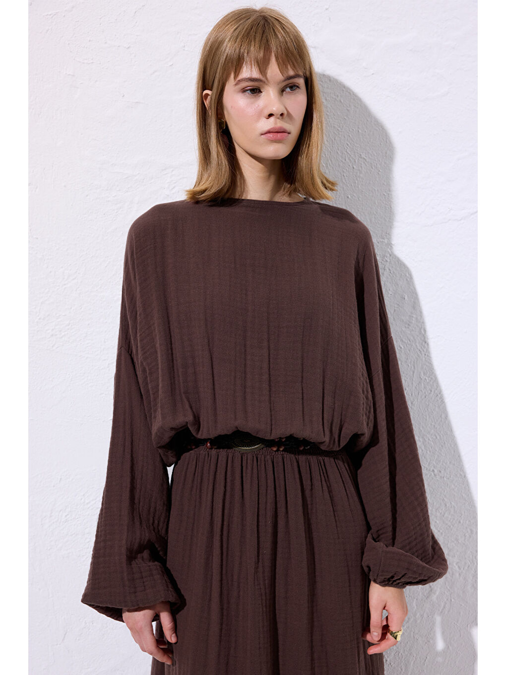 Müslin Beli Büzgülü Elbise Kahverengi-3