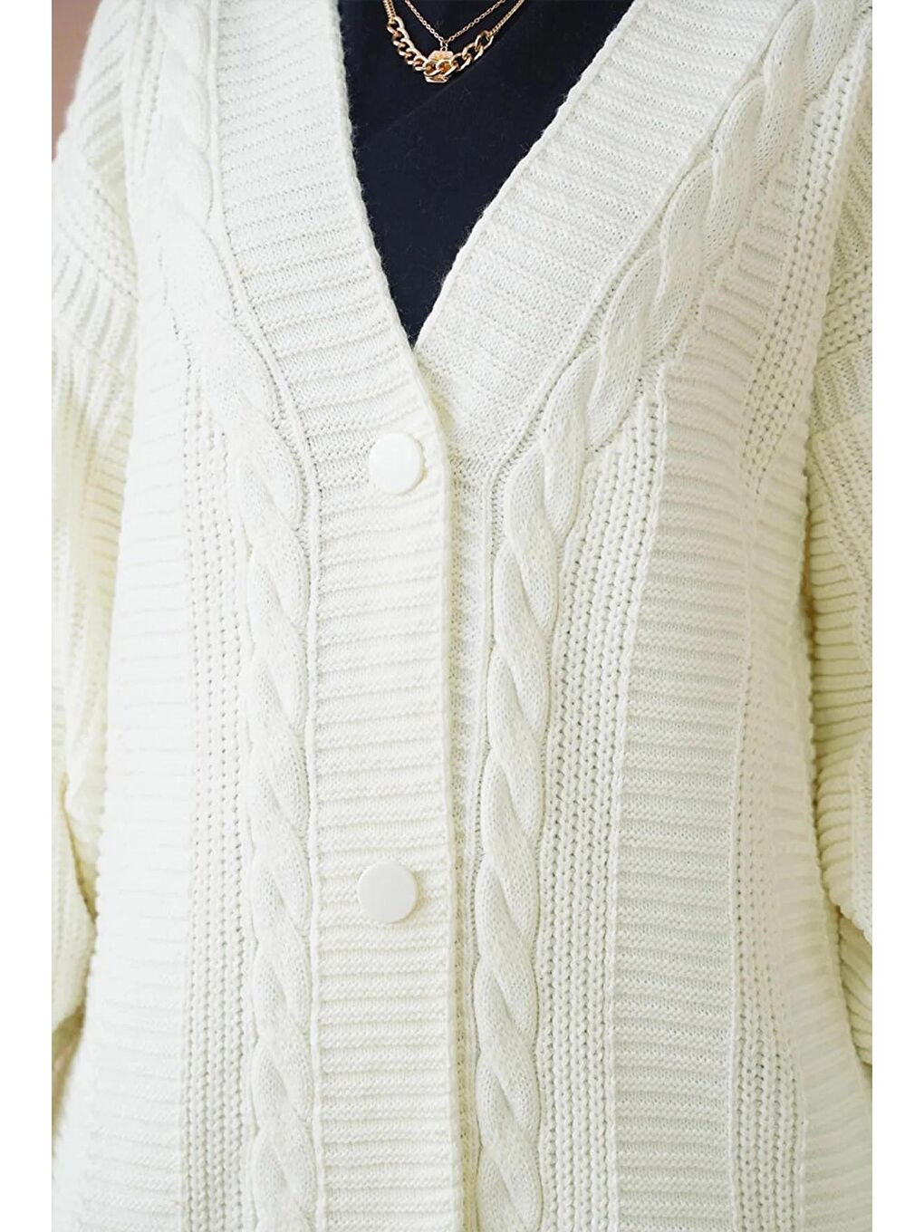 Kadın Tesettür Ekru Saç Örgü Desen Uzun Düğmeli Rahat Kesim Triko Hırka HZL24W-BD1100691-2