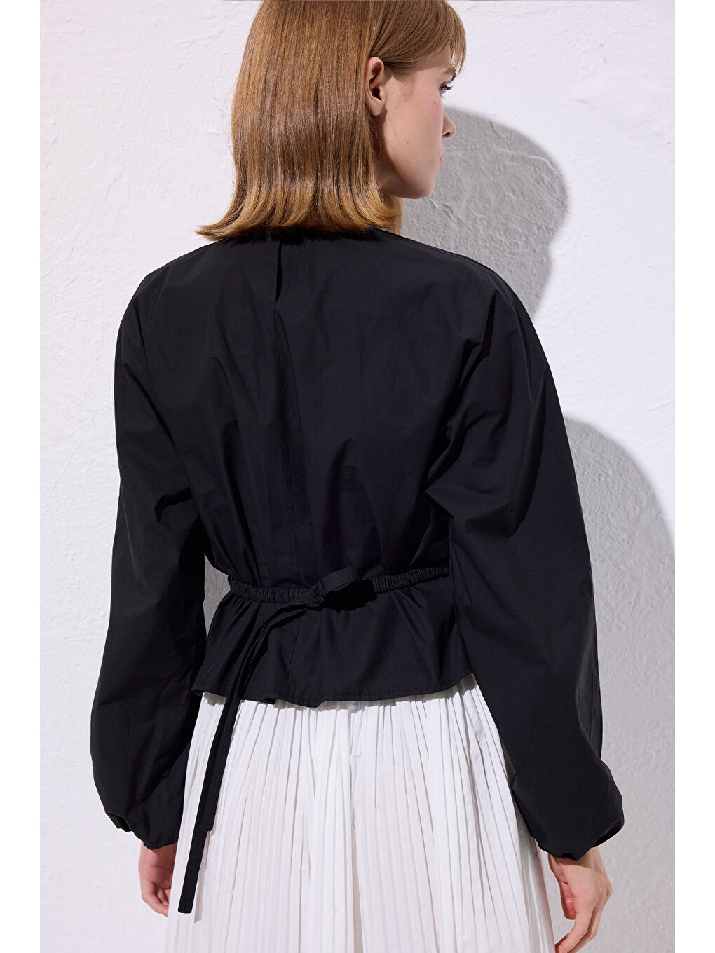 Bağlama Detaylı Kısa Bluz Siyah-4