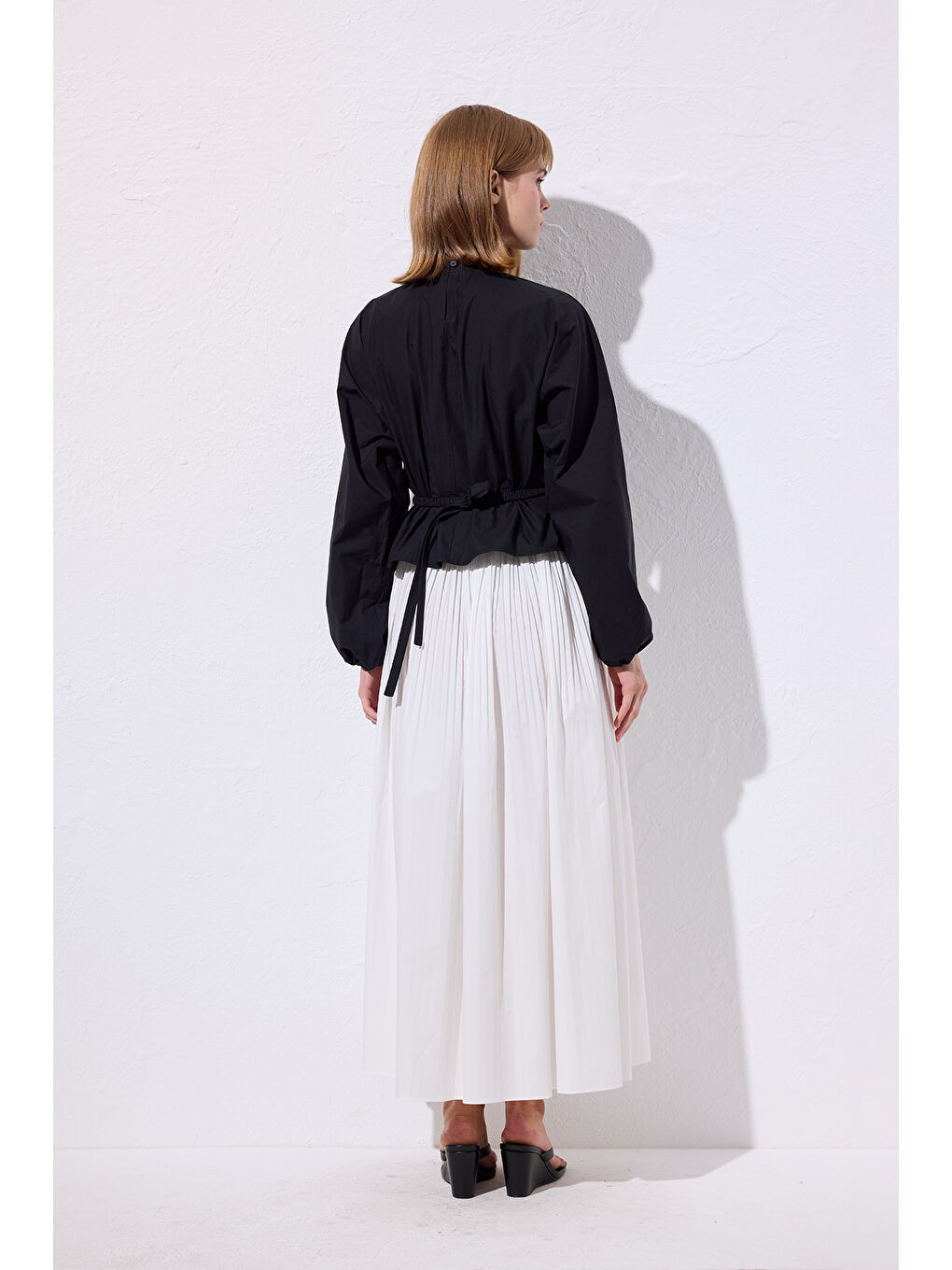 Bağlama Detaylı Kısa Bluz Siyah-5