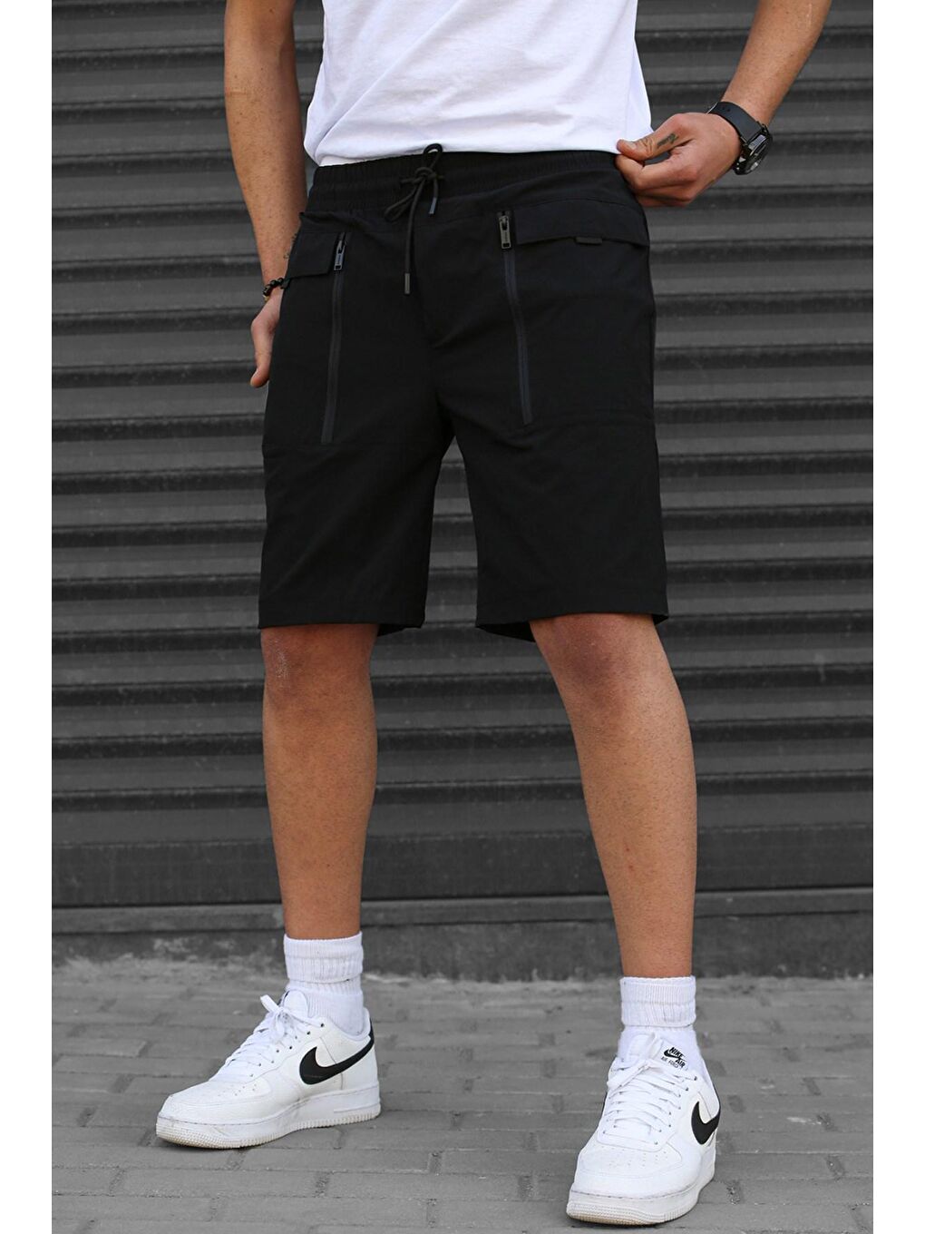 Siyah Cepli Basic Erkek Kapri Şort-1