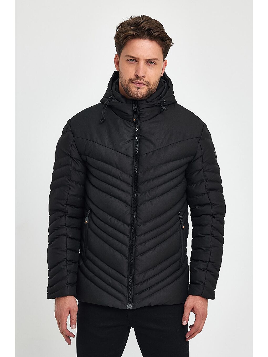 Siyah Kapüşonlu Erkek Mont