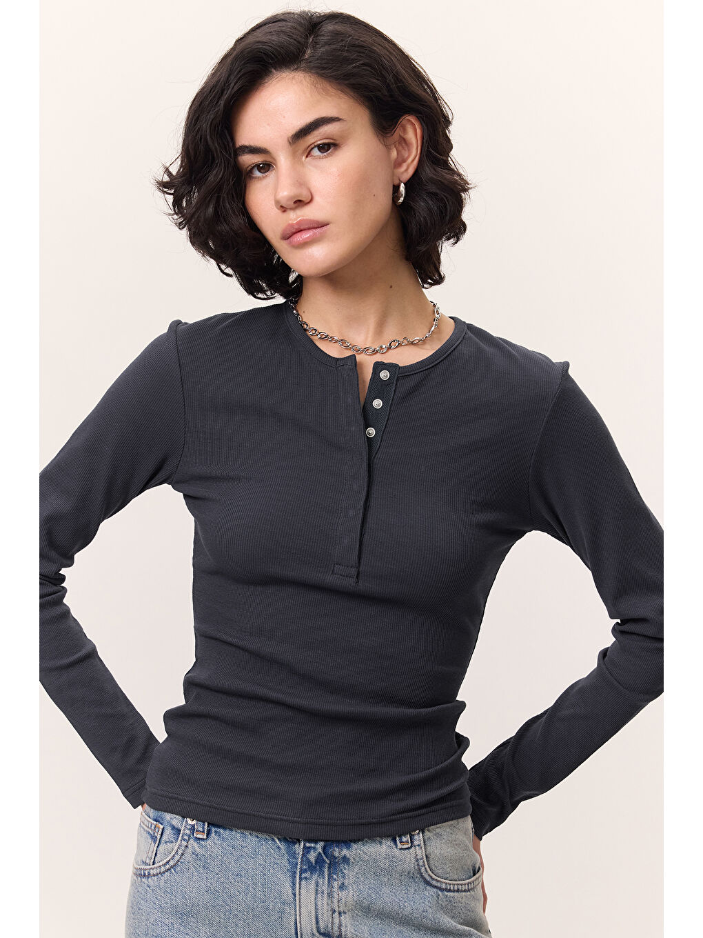 Uzun Kollu Yakası Çıtçıtlı Body Lacivert-4