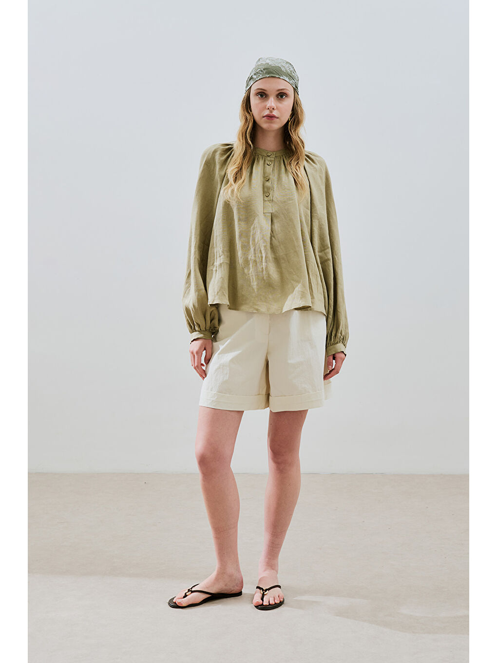 İnce Keten Yakası Büzgülü Gömlek Haki