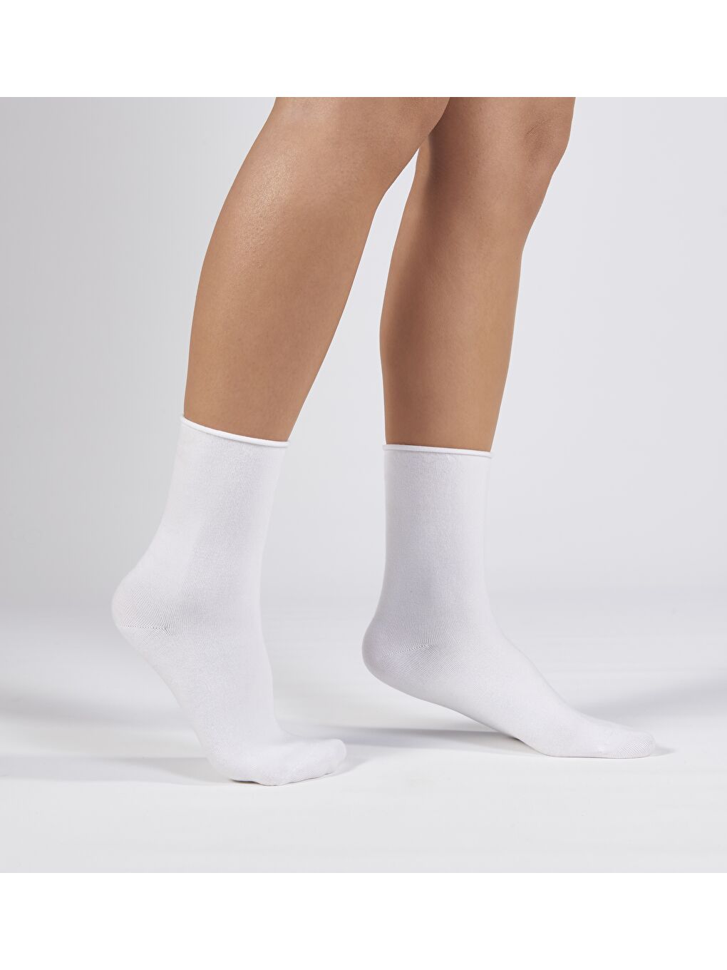 Beyaz Bambu Lastiksiz Dikişsiz Kadın Soket Çorap 36-41