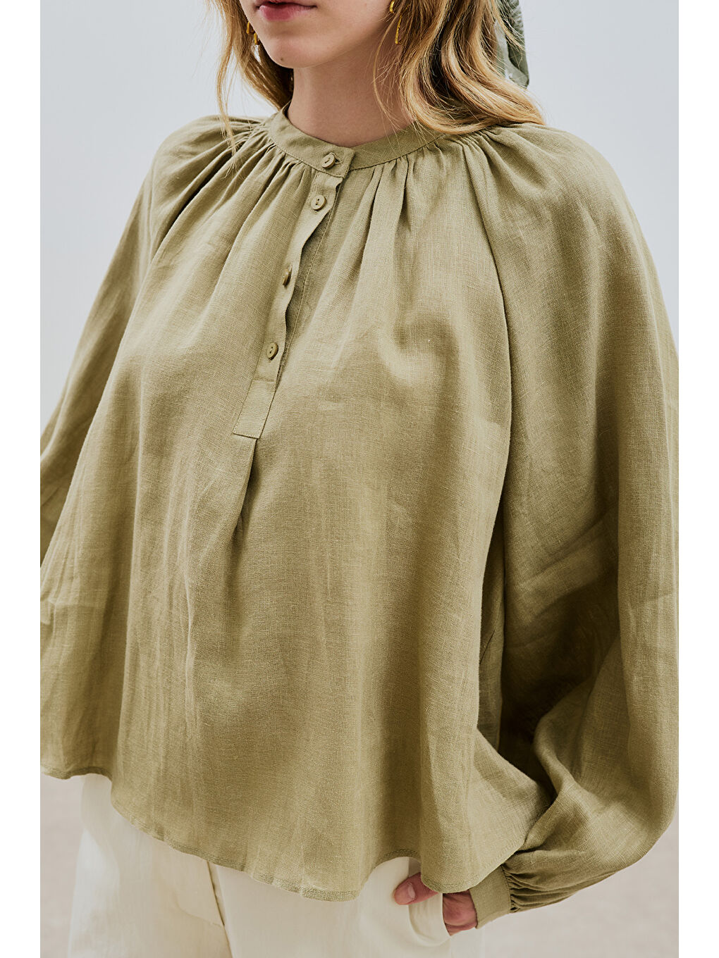 İnce Keten Yakası Büzgülü Gömlek Haki-2