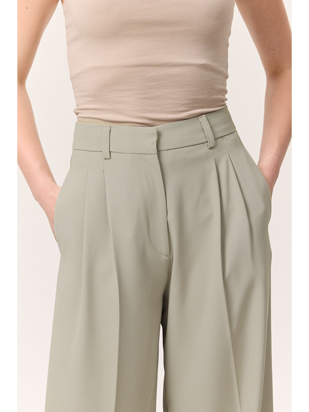 Dökümlü Pileli Pantolon Soft Yeşil-3