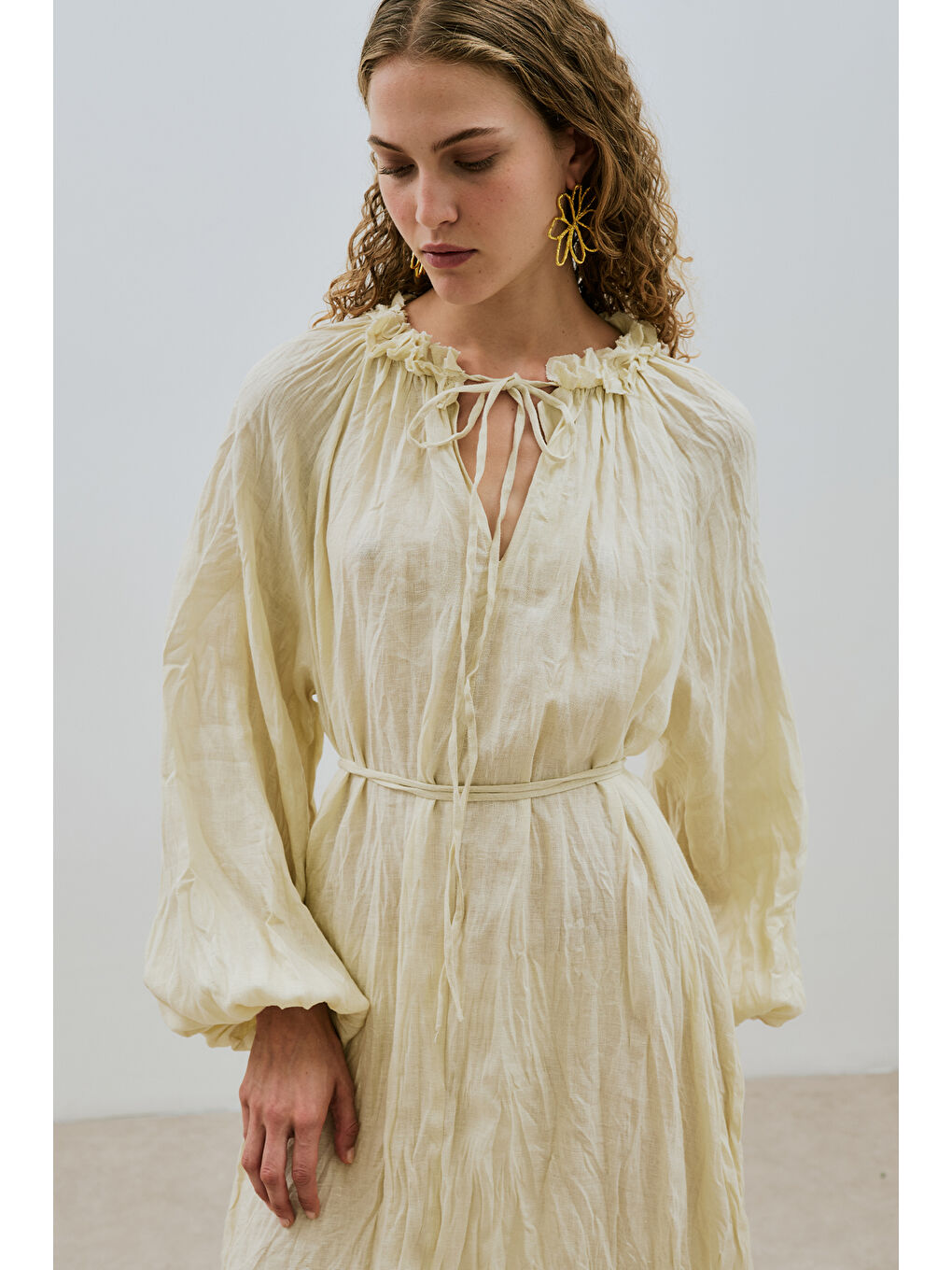 Yakası Büzgülü Keten Geniş Elbise Sarı-5