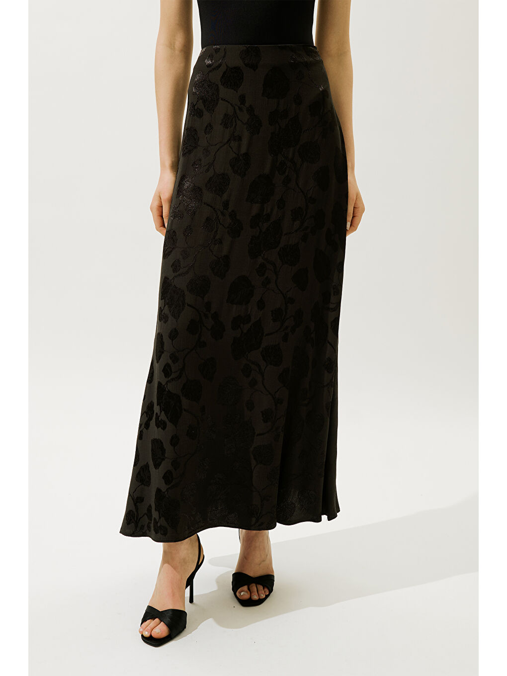 Jakarlı Saten Etek Kahverengi-5