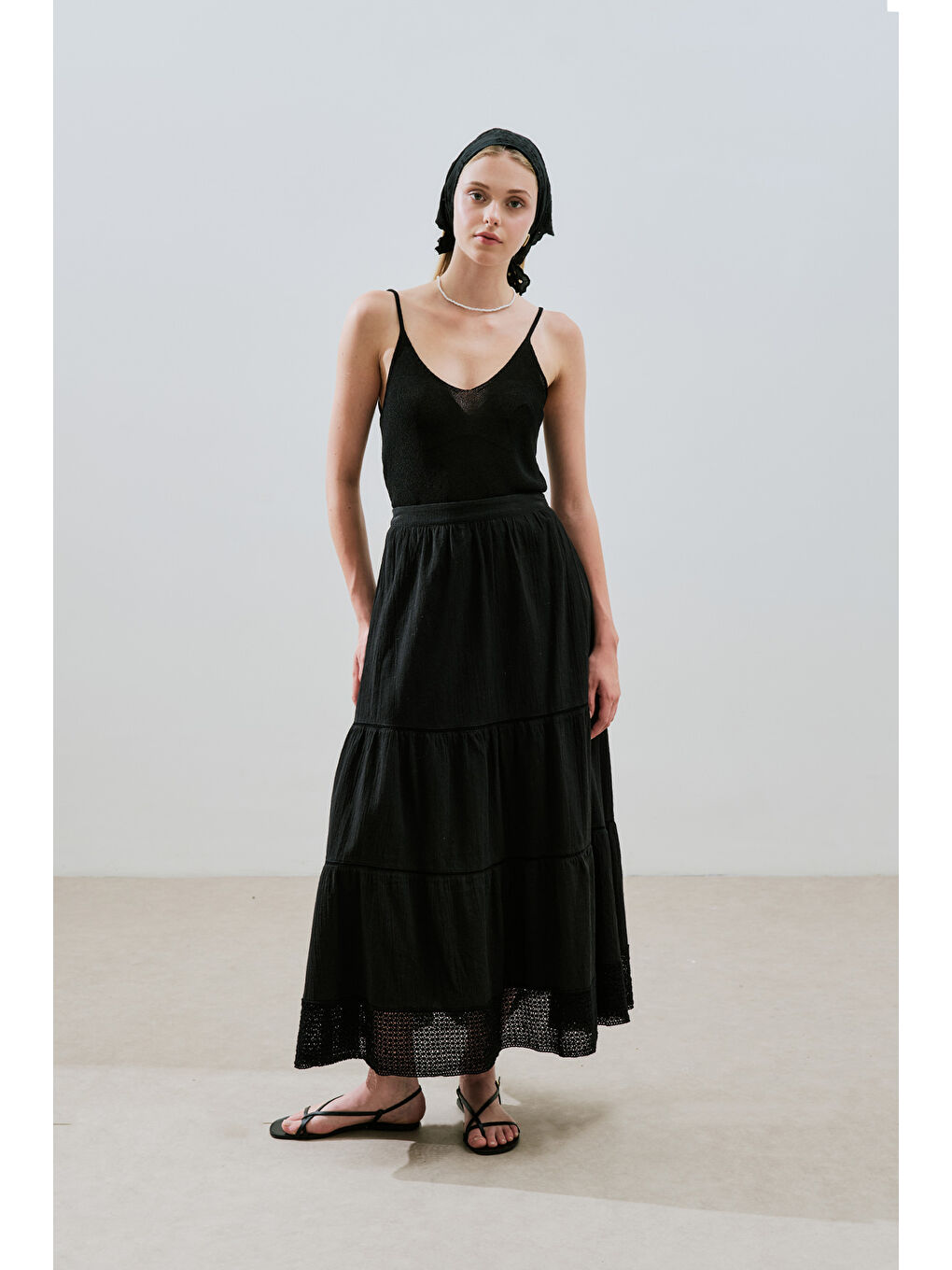 Dokulu İşlemeli Katlı Uzun Etek Siyah-2