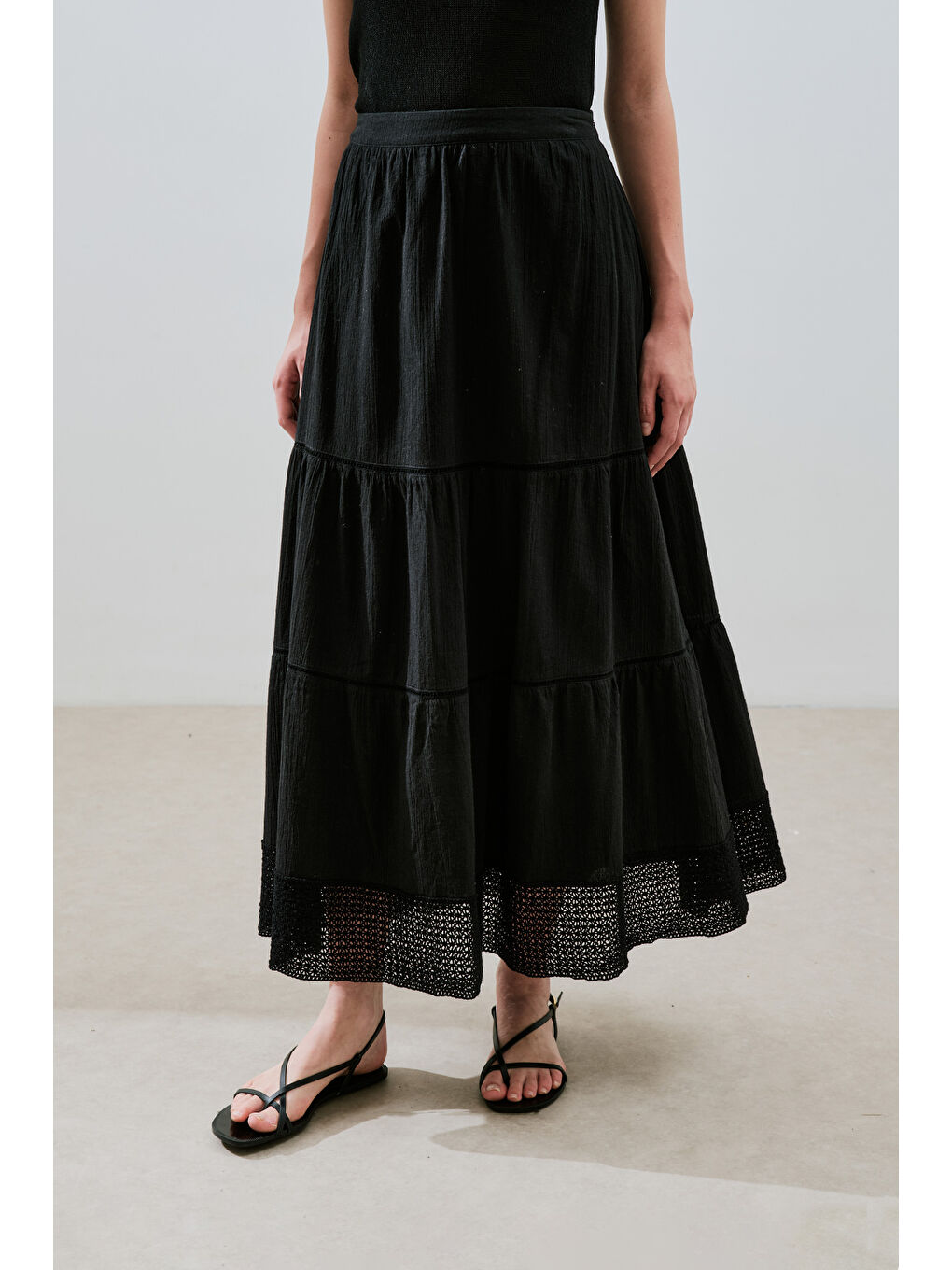 Dokulu İşlemeli Katlı Uzun Etek Siyah-3