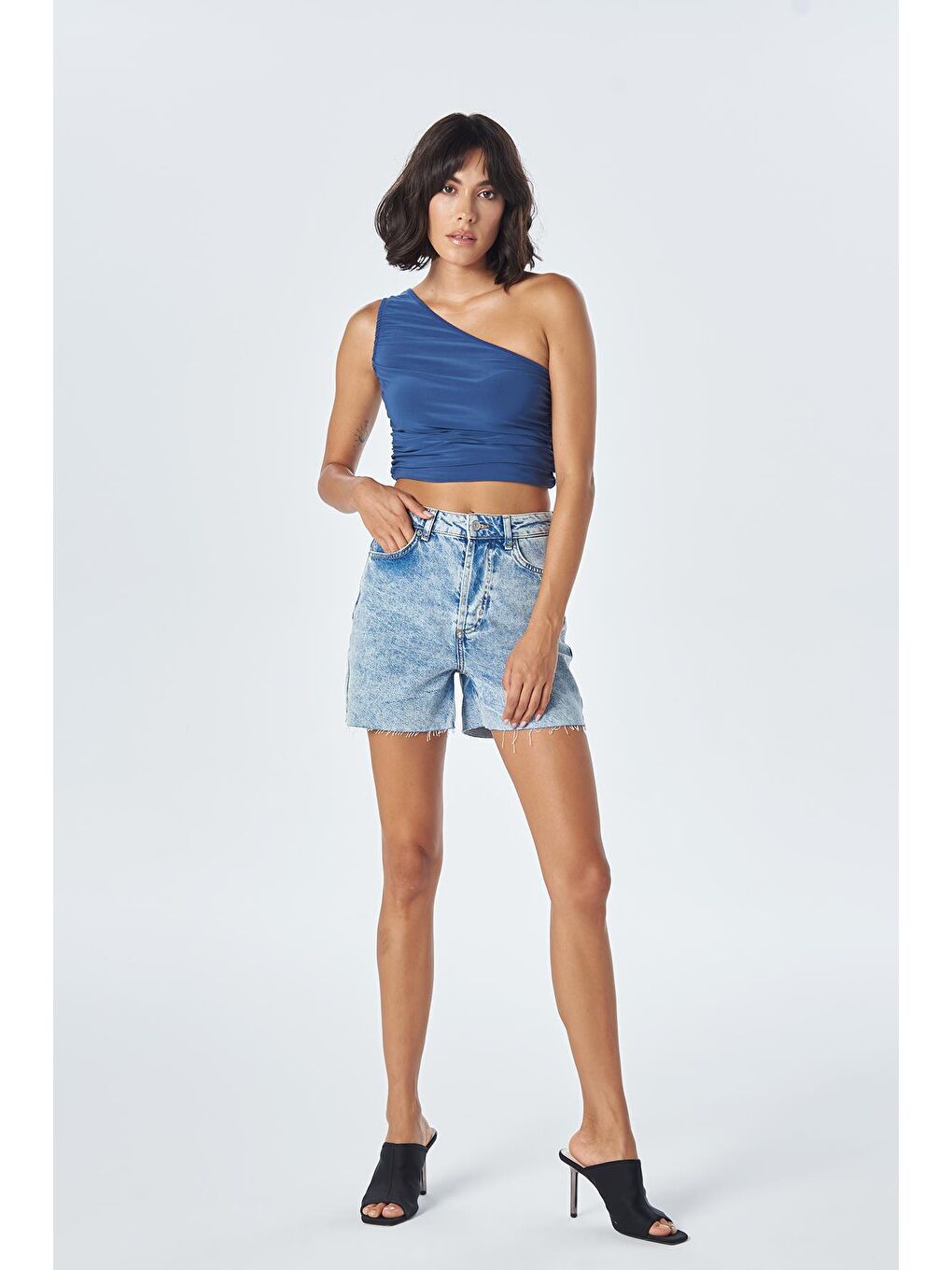 Açık Mavi Yüksek Bel  Düğmeli Paçası Kesik Jean Şort C 4534-073