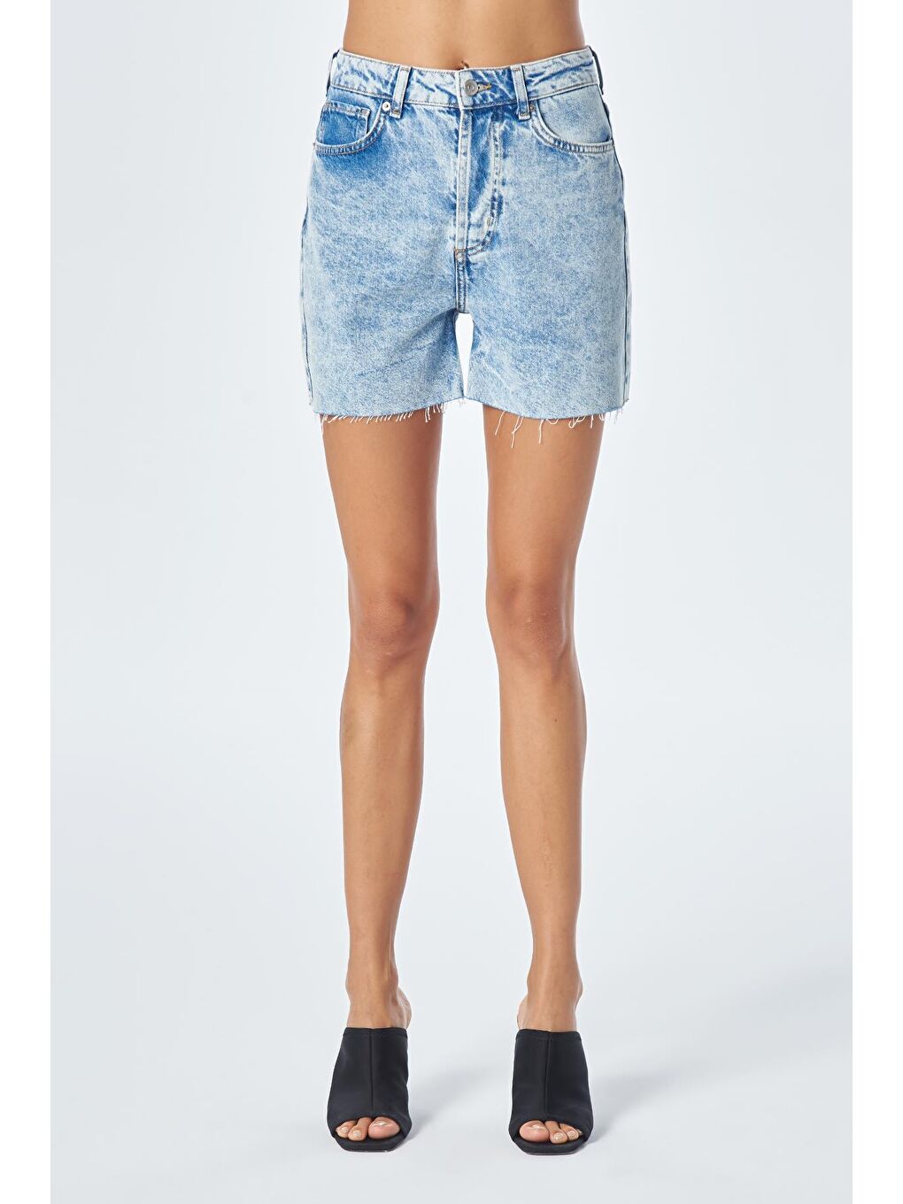 Açık Mavi Yüksek Bel  Düğmeli Paçası Kesik Jean Şort C 4534-073-1