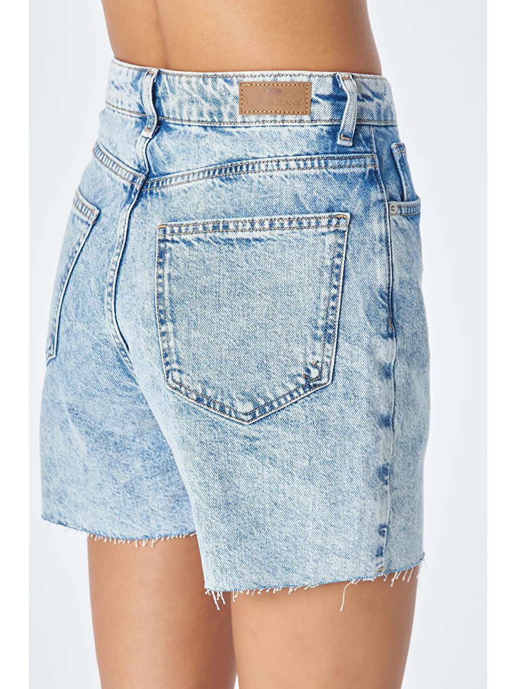 Açık Mavi Yüksek Bel  Düğmeli Paçası Kesik Jean Şort C 4534-073-4