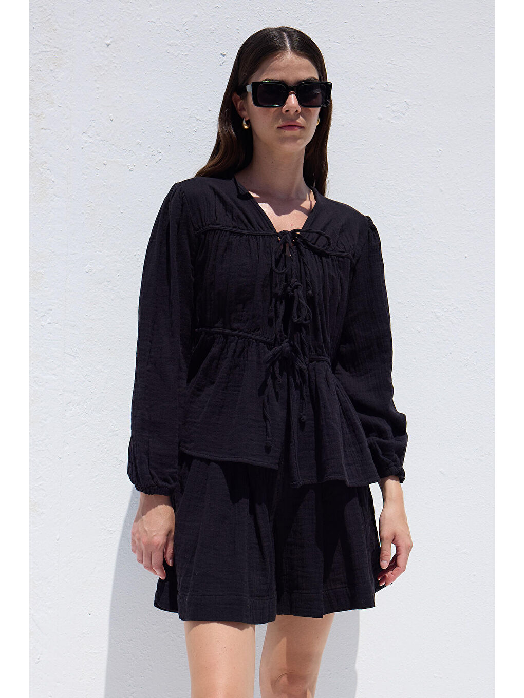 Bağlama Detaylı Müslin Bluz Siyah-1