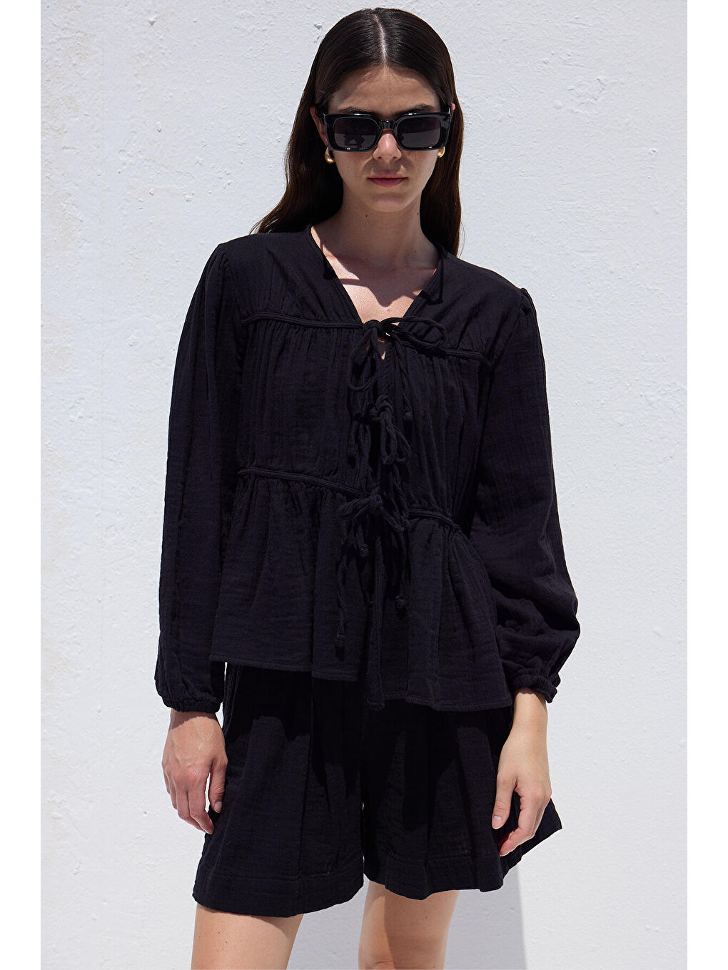 Bağlama Detaylı Müslin Bluz Siyah-3