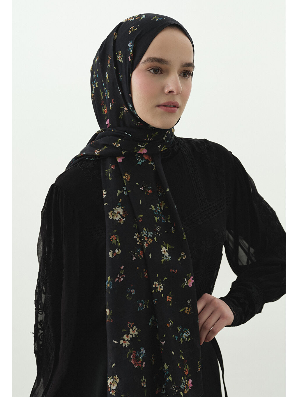 Siyah Tıny Blooms Desenli Pamuk Viskon Şal