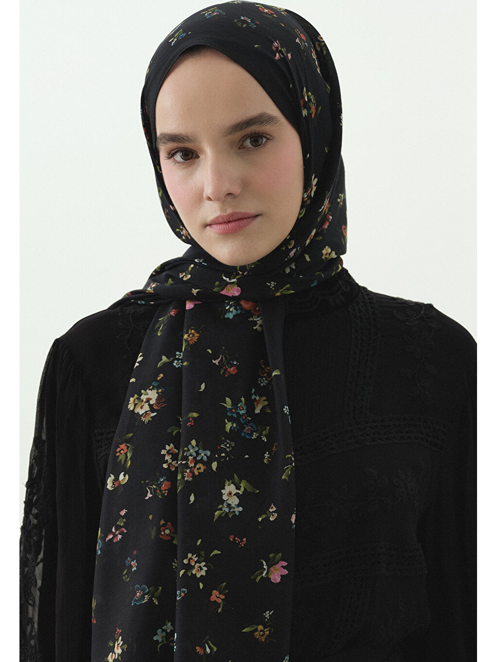 Siyah Tıny Blooms Desenli Pamuk Viskon Şal-1