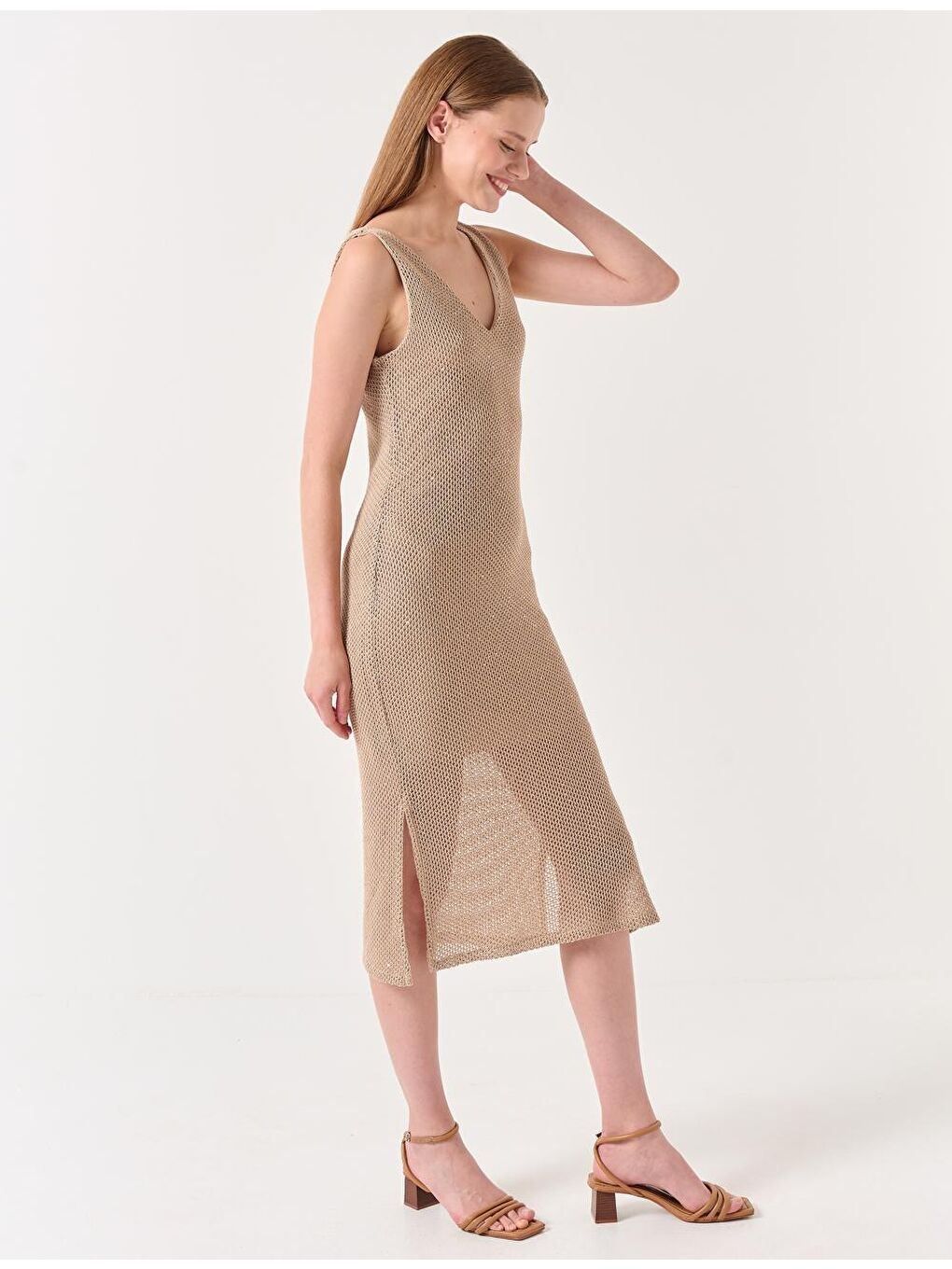 Bej V Yaka Kolsuz Ajurlu Midi Elbise-3