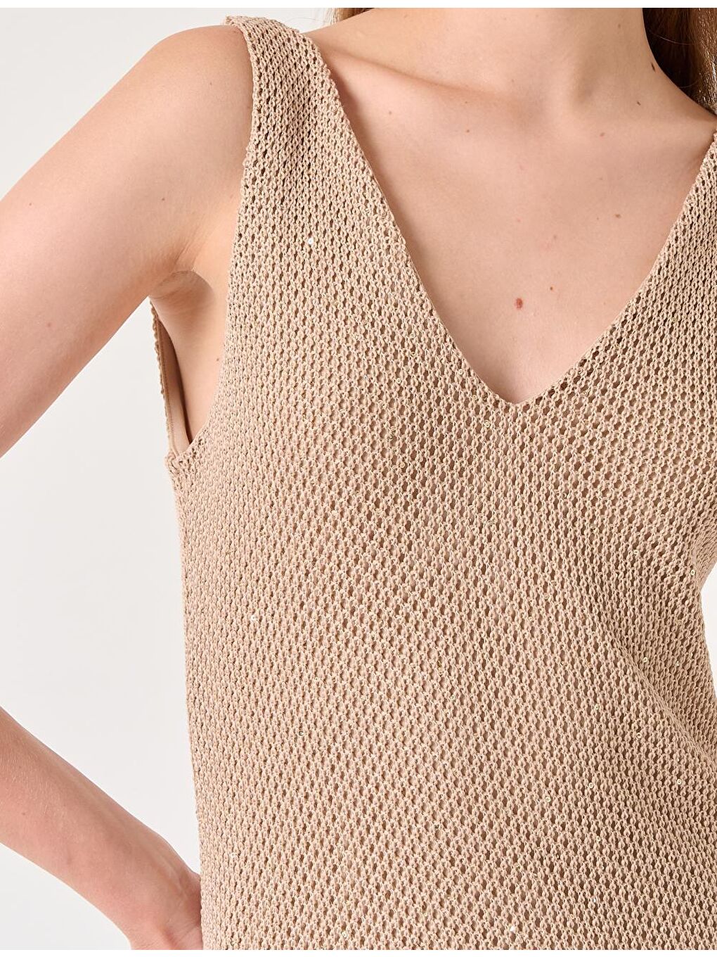 Bej V Yaka Kolsuz Ajurlu Midi Elbise-2