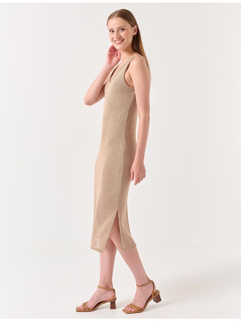 Bej V Yaka Kolsuz Ajurlu Midi Elbise-1