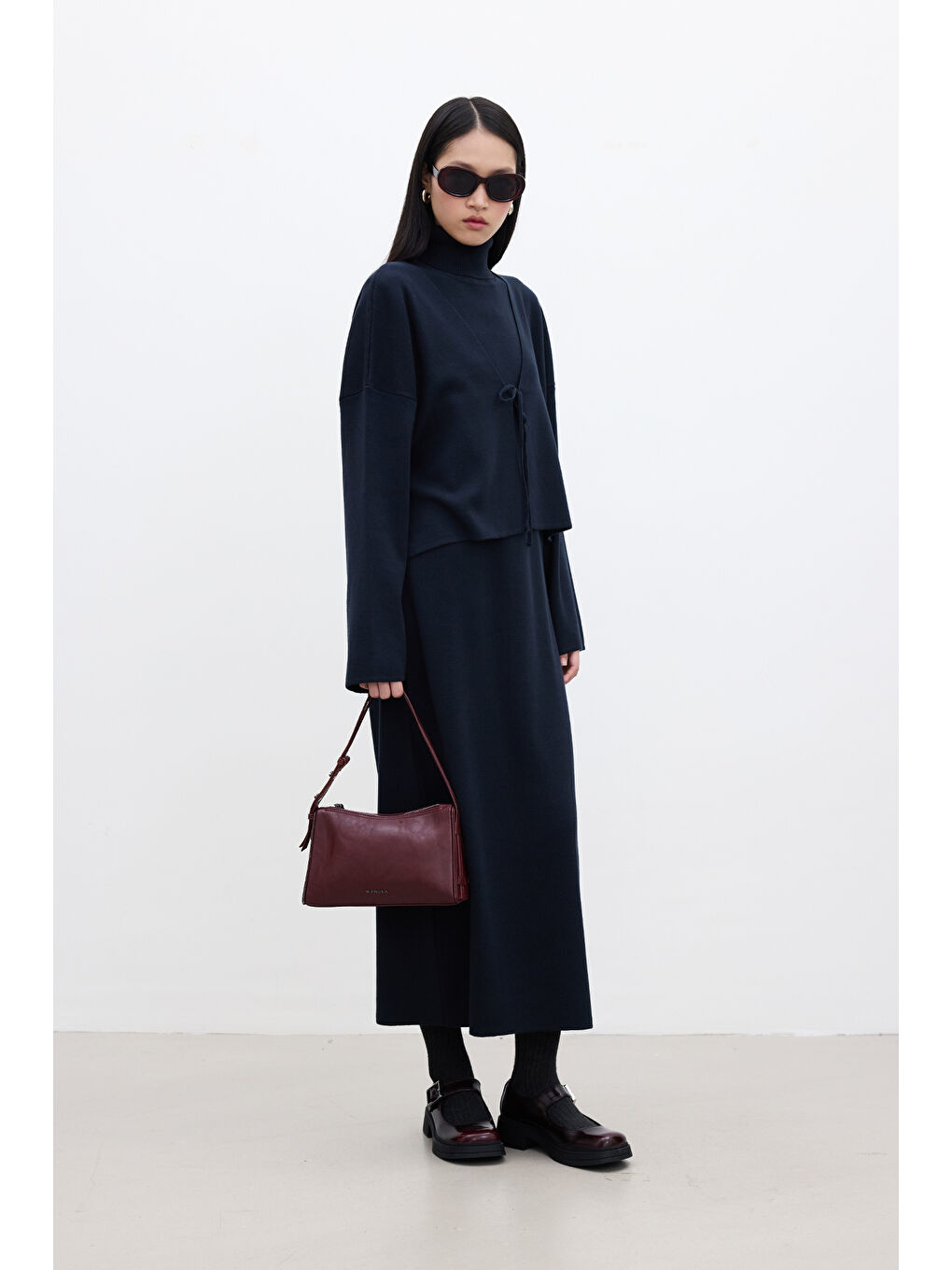 Kolsuz Yüksek Yaka Triko Elbise Lacivert-1