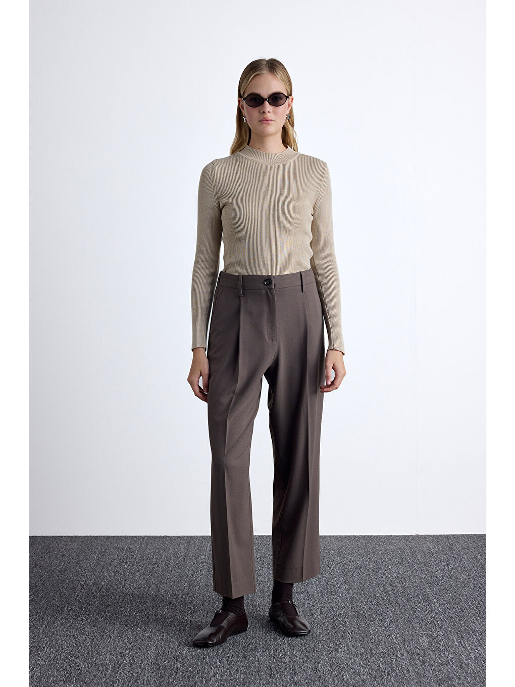 Bej Klasik Kesim Pile Detaylı Pantolon Vizon-2