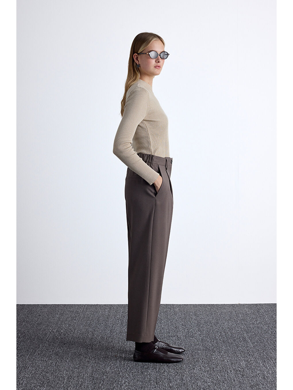 Bej Klasik Kesim Pile Detaylı Pantolon Vizon-3