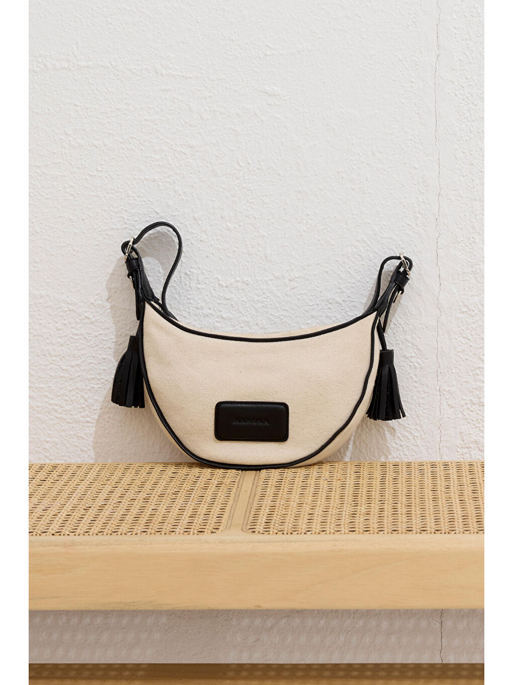 Naturel Kanvas Oval Baget Çanta Siyah-1