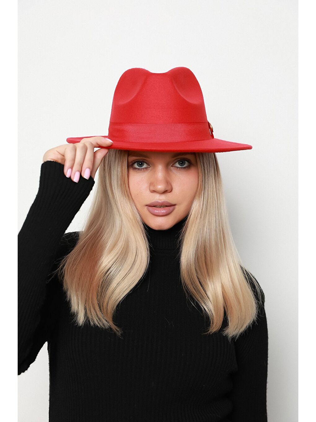 Kırmızı Panama Fötr Şapka   Zarif Metalik Aksesuarlı  Geniş Kenarlı Tasarım Spk1145-5