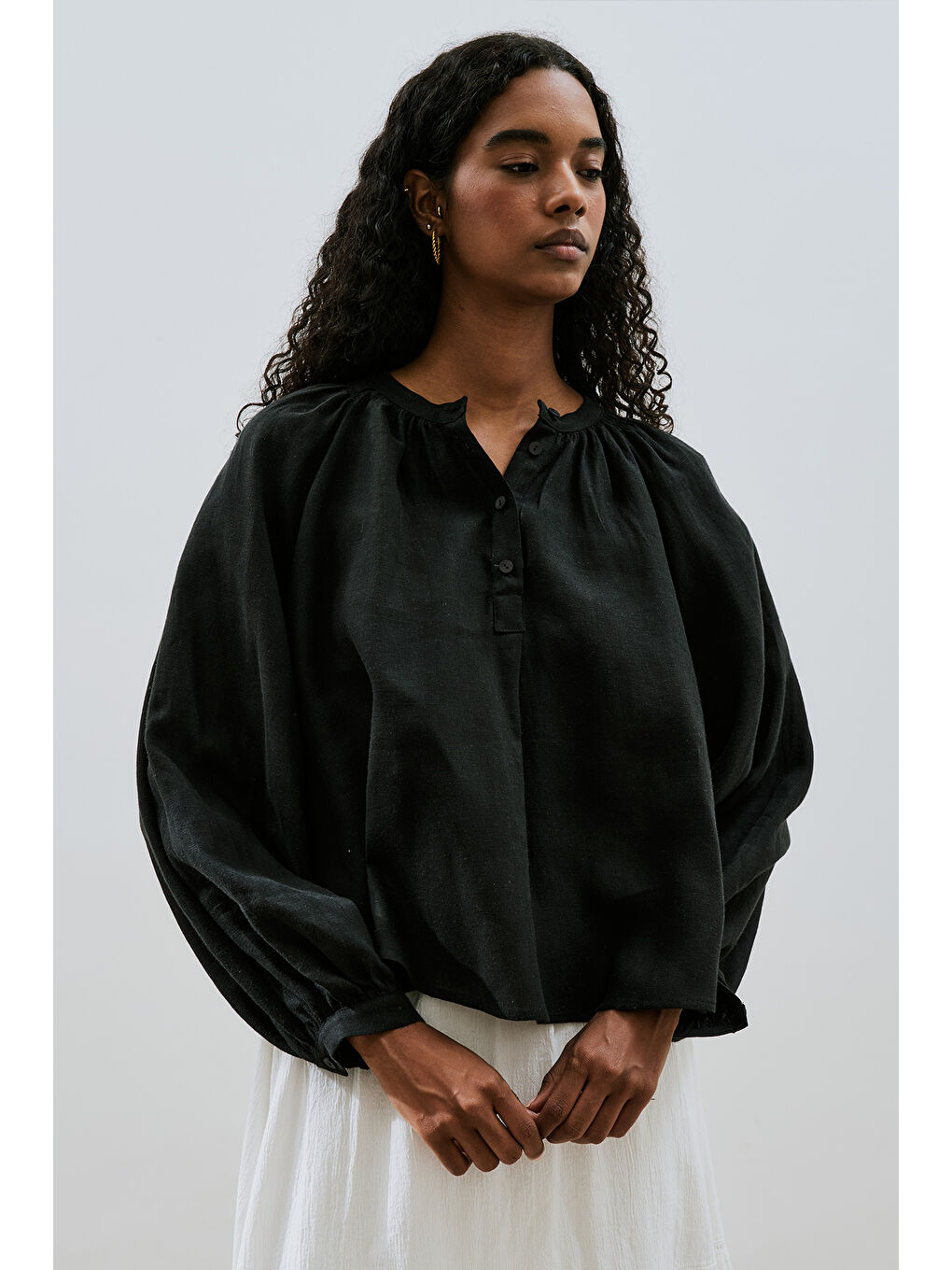İnce Keten Yakası Büzgülü Gömlek Siyah