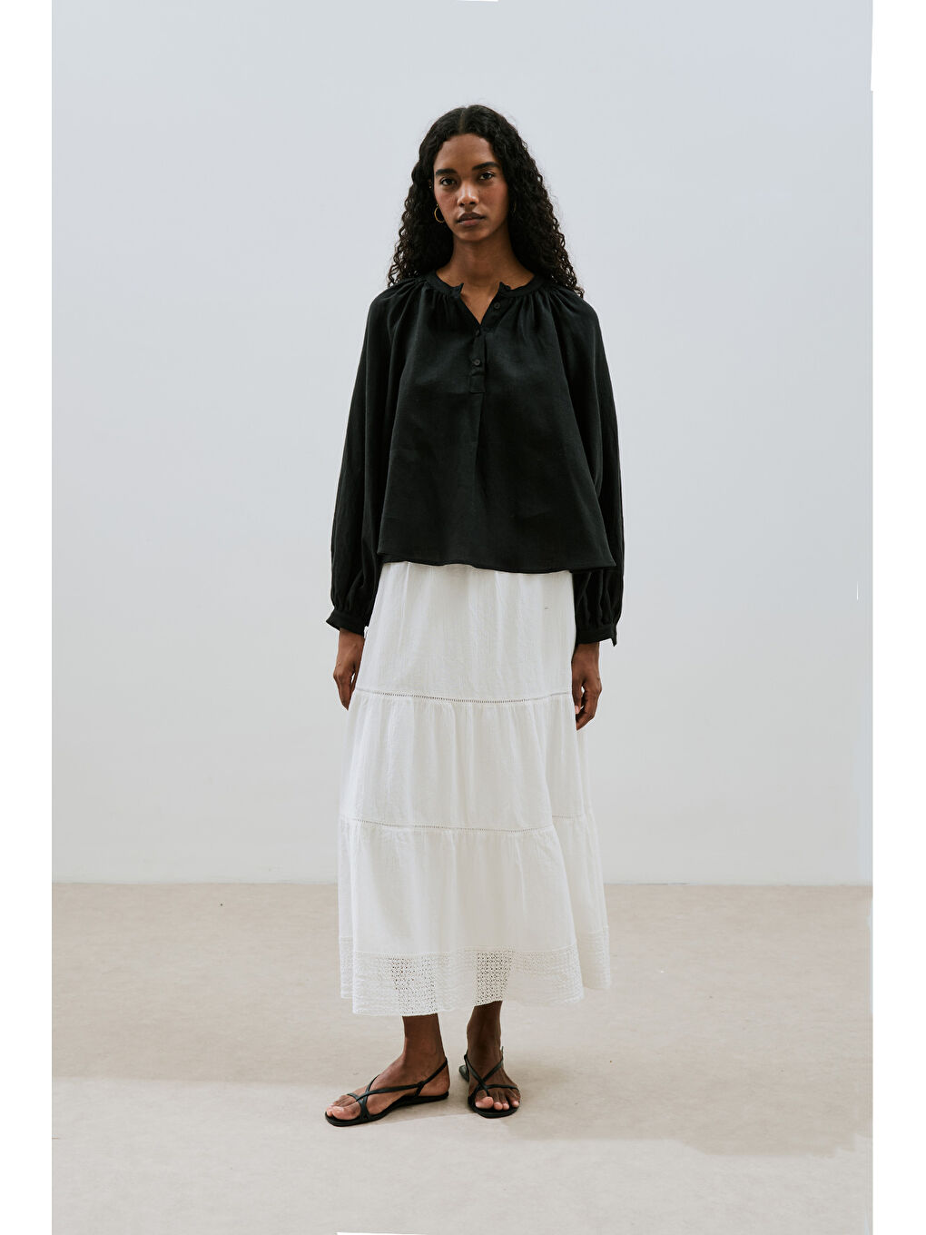 İnce Keten Yakası Büzgülü Gömlek Siyah-1